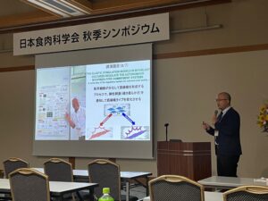 鈴木先生の発表の様子