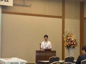 質疑対応中の酒井氏